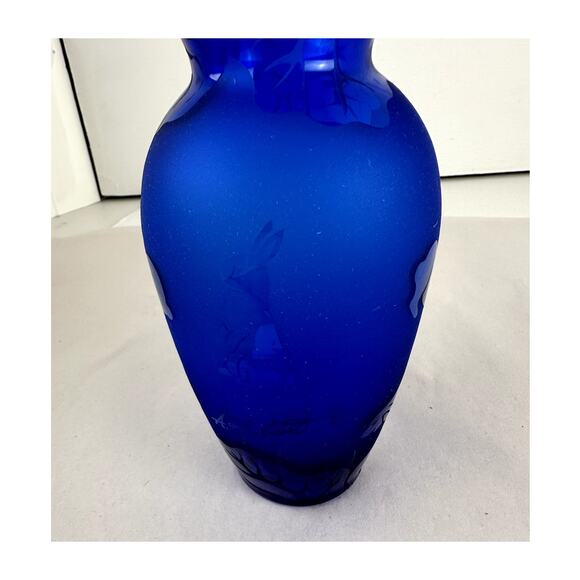 Bud Vase Cobalt Frosted Bunnies Bushes Etched Signed A&E Court Easter - Picture 1 of 7